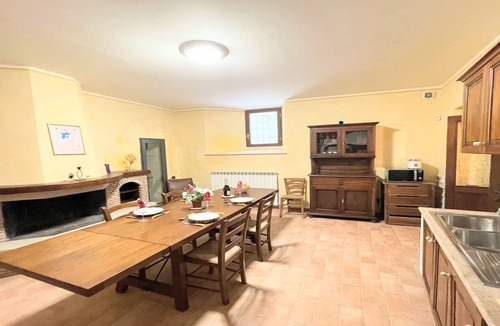 Spoleto Villa | traditional town house central Spoleto - car is unnecessary - wifi - sleeps 10