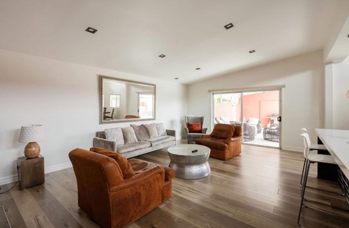 Los Angeles Villa | Tranquility in Prime Location w Private Pool