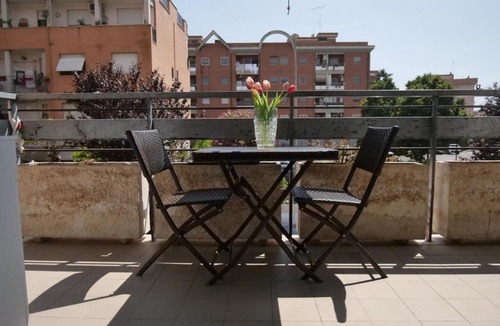 Monterotondo Apartment | Transit, Train Station 20 min from Rome and Parking
