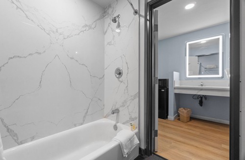 Bonita Hotel | Travelodge by Wyndham Fairplex Pomona