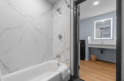 Bonita Hotel | Travelodge by Wyndham Fairplex Pomona