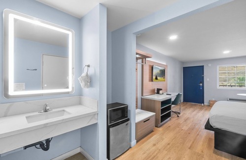 Bonita Hotel | Travelodge by Wyndham Fairplex Pomona