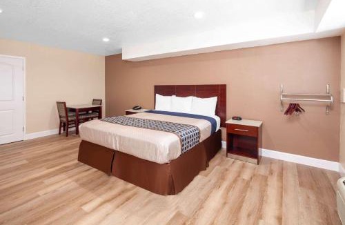 Harbor Hotel | Travelodge by Wyndham Harbor City