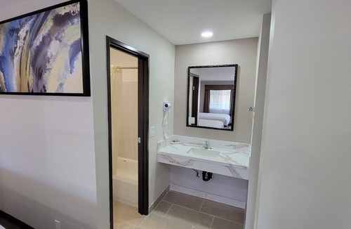 Buena Park Hotel | Travelodge by Wyndham Buena Park