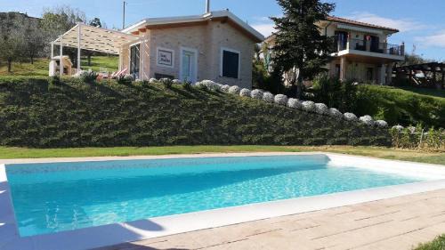 Citta Sant'Angelo House | Tre Laghi Countryhouse Cottage with pool,views