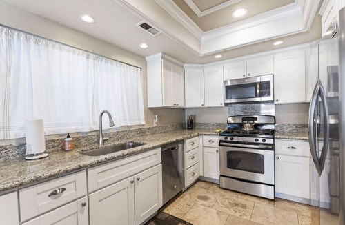 San Clemente Villa | Tropical 2BR Retreat Walk to Beach + Large Deck