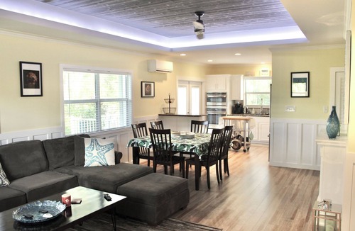Eden Pines House | Tropical 5BR Paradise, Private Pool, Hot Tub, Canal Access – Sleeps 12