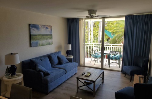 New Town Condo | Tropical Escape at Sunrise