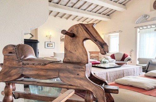 San Casciano dei Bagni Villa | TUSCAN LUXURY/POOL/GARDENS-ALL EXCi YOURS-SLEEPS 14/HOT SPRINGS-WALK TO VILLAGE