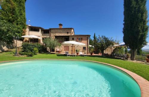 Anghiari Apartment | Tuscan Escape Luxury 2 bedroom apartment with pool