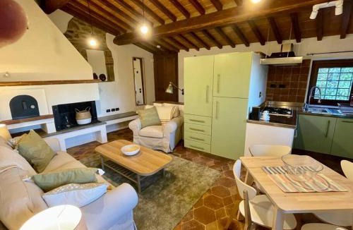Anghiari Apartment | Tuscan Escape Luxury 2 bedroom apartment with pool