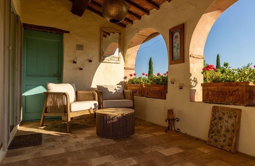 Ferretto Apartment | Tuscan Farmhouse among vineyards and olive grows of Cortona countryside