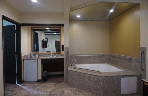 Pico-Union Hotel | Tuscan Garden Inn