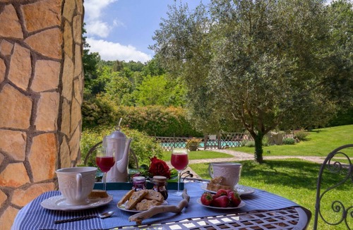 Sassetta Apartment | Tuscan style apartment with swimming pool near the sea