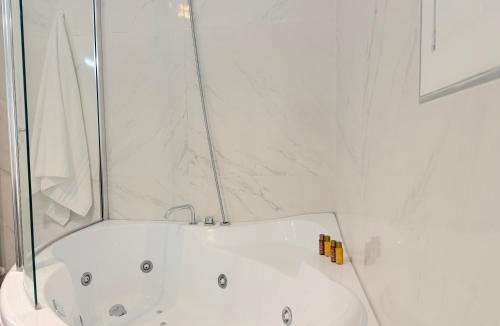 Historic Center Apartment | Ugo Jacuzzi Apartment