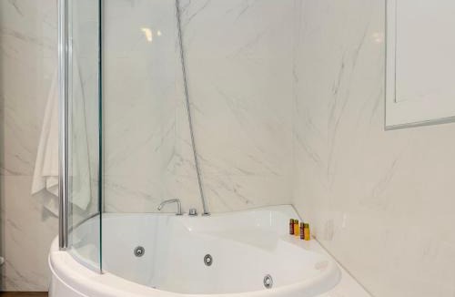 Historic Center Apartment | Ugo Jacuzzi Apartment