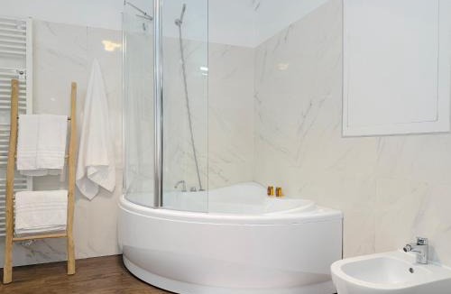 Historic Center Apartment | Ugo Jacuzzi Apartment