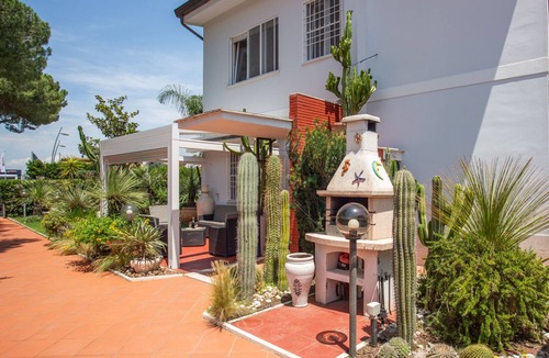 Porto Badino Villa | Unforgettable holidays in Villa Viola for 8 guests & Hot tub, 300 m from the sea