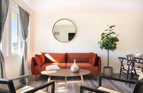 Citrus Grove Apartment | Unwind in Spacious 2BR Apt Sleeps 6 with Parking