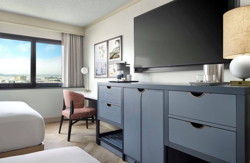 Los Angeles Hotel | Updated Guest Rooms Offer Comfort and Style | Near LAX w/Shuttle, Gym & Pool!