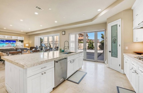 Garden Grove House | Upscale 4BR GardenGrove Retreat By Disneyland & The Beach