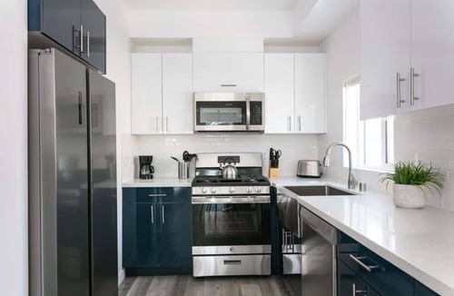Historic Filipinotown House | Upscale LA Getaway Sleeps 8 with Free Parking