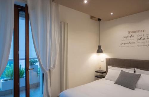 Pescara Apartment | URBAN MOOD centro-mare-parcheggio gratuito-Smart self check in 24h