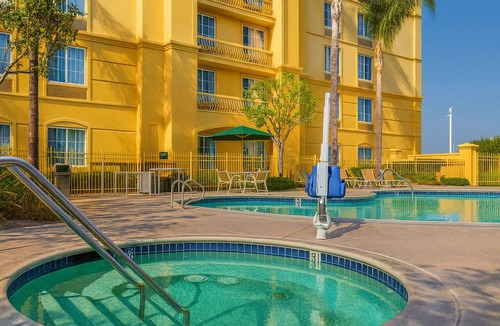 Guasti Apartment | Vacation Day Is Always A Great Idea! Enjoy Comfortable unit and Free Parking!