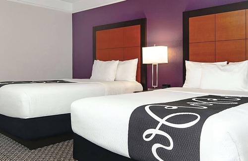 Guasti Hotel | Vacation Day Is Always A Great Idea! 3 Relaxing Units Near Ontario Town Square