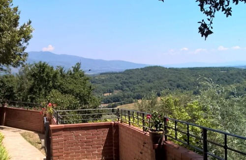 Figline e Incisa Valdarno House | Vacation Home in Madonna Del Cesto with 3 bedrooms sleeps 6