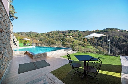 Campomorone House | Vacation Home "Baia Di Campo" with Shared Pool, Private Garden, and Wi-Fi