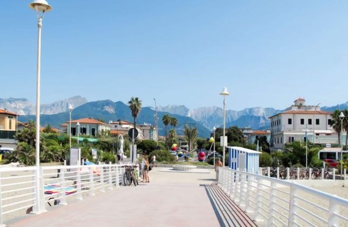 Ronchi House | Vacation home Pucci in Marina di Massa - 4 persons, 1 bedrooms