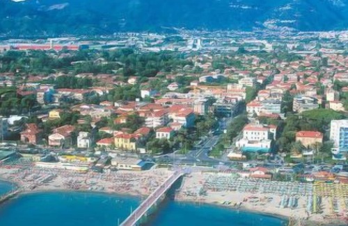 Ronchi House | Vacation home Pucci in Marina di Massa - 4 persons, 1 bedrooms