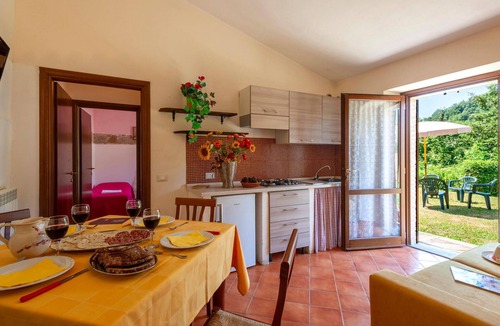 Apecchio Apartment | Valguerriera 6- Rosa Cremisi