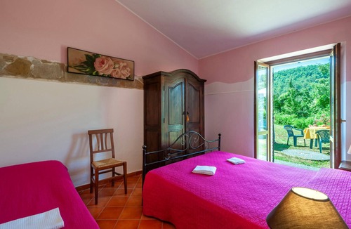 Apecchio Apartment | Valguerriera 6- Rosa Cremisi