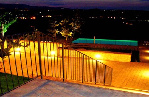 Spoleto Villa | Very pretty Spoleto-poolside-sleeps-20/pool, Jacuzzi, Gardens - views