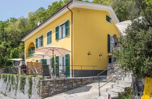 Moneglia Apartment | VESPA SPRINT APARTMENT Amazing Nature 10' to the beach +PVT Park in City Centre!