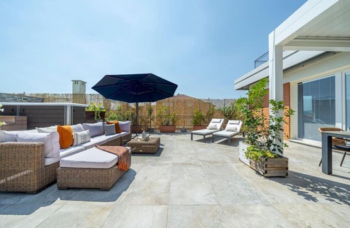 Historic Center Apartment | [Via Indipendenza] – Attico di lusso con Piscina