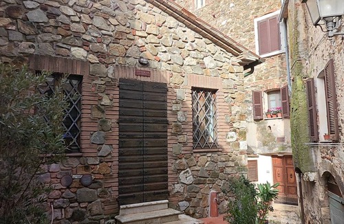 Montemerano House | Vicolo 10 - Your Tuscan Shelter in the village center