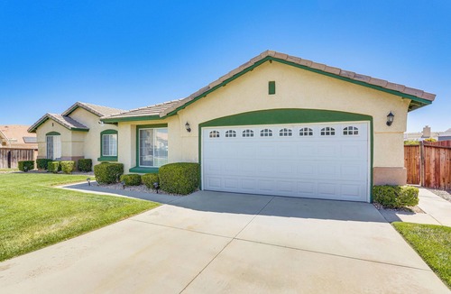 Victorville House | Victorville Home w/Large Yard & Charcoal Grill!