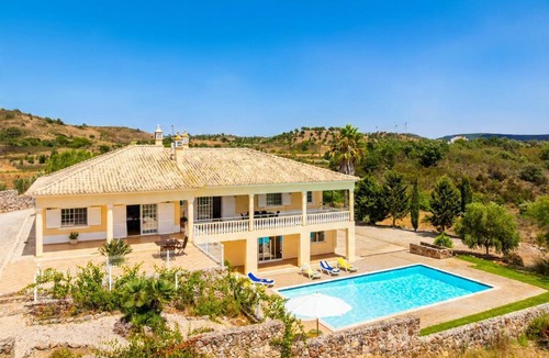 Silves Villa | Villa Entrecolinas - Four Bedroom Villa, Sleeps 8