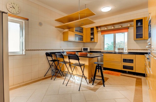 Correeira Villa | Villa Albufeira Golf Dois, Superb V5, sleeps 10, Short Walk to Albufeira Centre