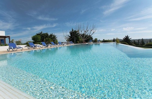 Lagos Villa | Villa Alfarrobeira - Superb cliffside beach villa overlooking Lagos Marina with outdoor kitchen