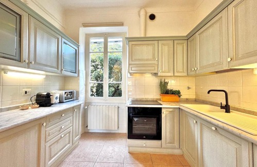 Vallecrosia Apartment | Villa Angelina Holiday Homes I Casa Glicine I 5 minuti a piedi dalle spiagge I Giardino I Parcheggio privato