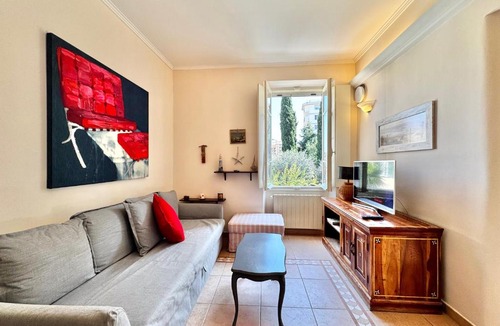 Vallecrosia Apartment | Villa Angelina Holiday Homes I Casa Glicine I 5 minuti a piedi dalle spiagge I Giardino I Parcheggio privato