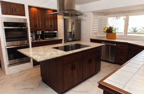 The Bird Streets Villa | Villa Bella near Beverly Hills with city view and hot tub! Familieswelcome