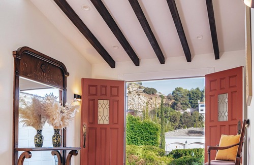 The Bird Streets Villa | Villa Bella near Beverly Hills with city view and hot tub! Familieswelcome