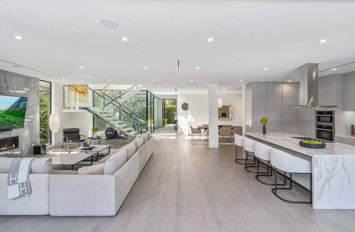 Beverly Grove Villa | Villa Bond by LuxJB🥇Design Award-Winner 🏆 Heated Pool & Jacuzzi 🏆Rooftop-Deck