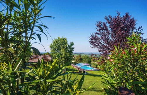 Valdamonte Villa | Villa 'Casa Vacanze Elios B' with Mountain View, Wi-Fi and Air Conditioning