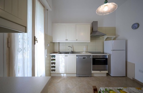 Diano Castello Apartment | Villa Camilla Garden Apartment'